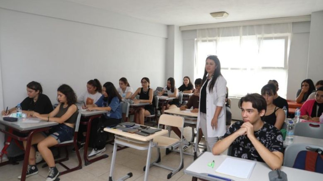 Burhaniye Belediyesi Sınava Hazırlanan Öğrencilere Destek Veriyor