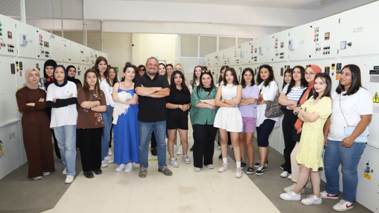Enerji Üretimine Kadın Eli Değdi
