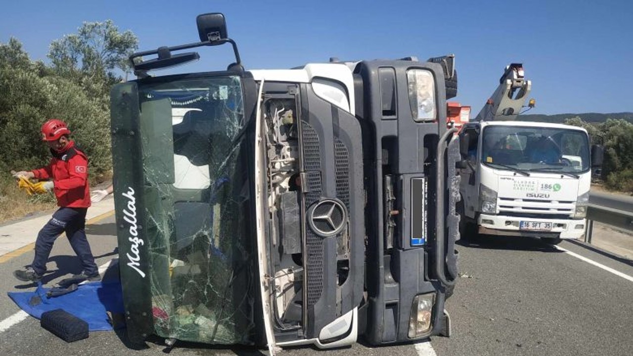Balıkesir'de Beton Mikseri Devrildi