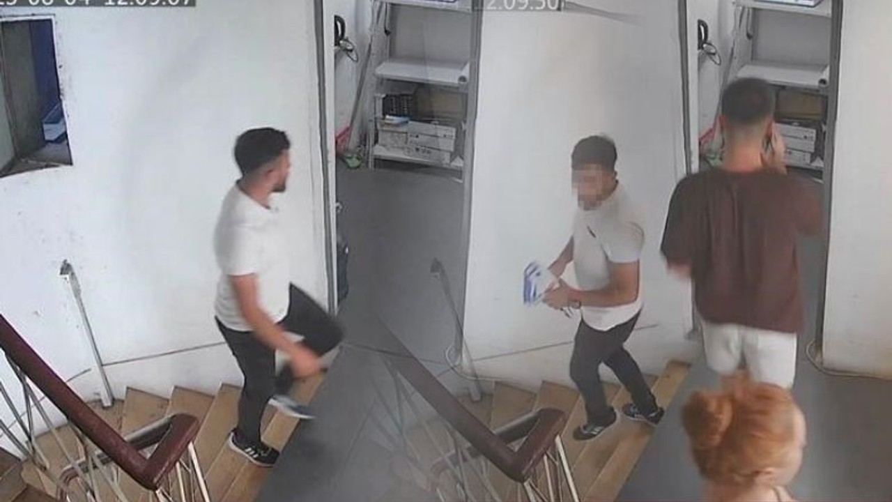 Film Gibi Olay : Kargocu Yalanıyla Paketleri Toplayıp Çaldılar