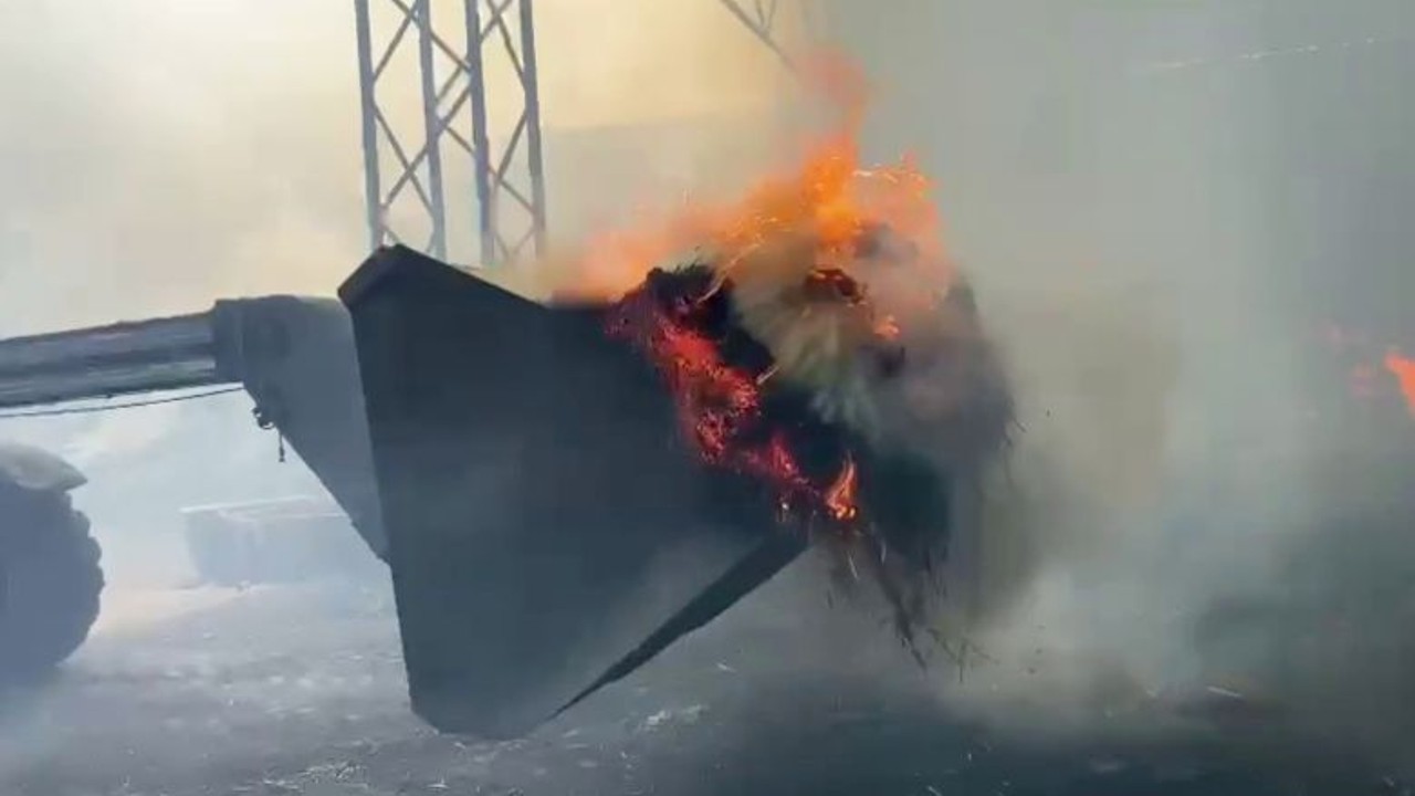 Gönen’de Hayvan Çiftliğinde Çıkan Yangına Müdahale Devam Ediyor