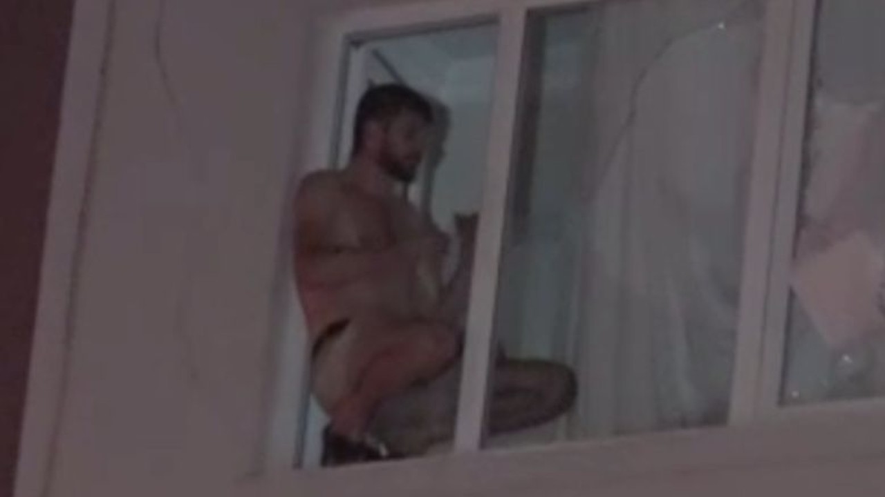Kendini Eve Kilitledi Direndi Ama Olmadı
