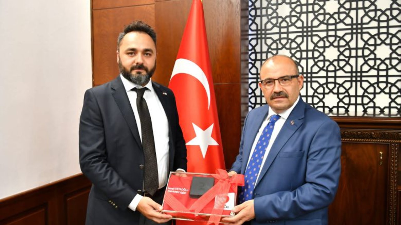 Kızılay Balıkesir Şube Başkanı Kelemençe Vali Ustaoğlu'nu Ziyaret Etti