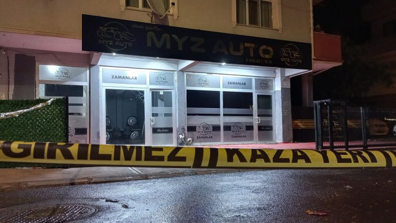 Oto Galeriye Silahlı Saldırı : Kurşunlayıp Otomobille Kaçtılar