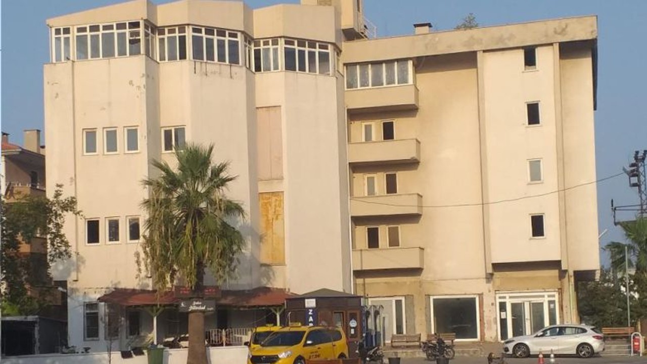 Sarımsaklı'da Kaçak PTT Binası Vatandaşların Gündeminde