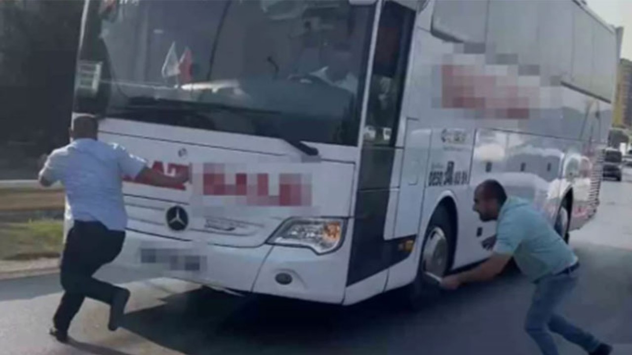 Trafikte Dehşet Anları: Öfkeli Şahıs Muavini Bıçakla Kovaladı