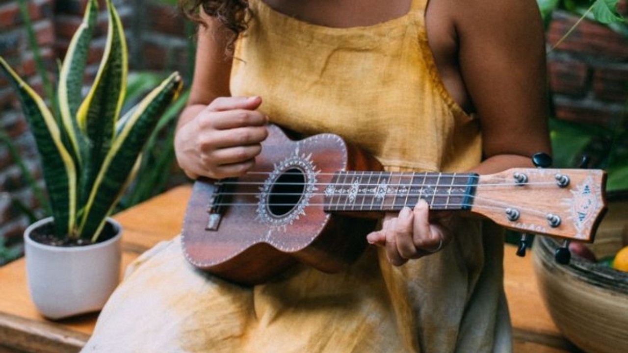 Ukulele Nedir? Nasıl Çalınır?