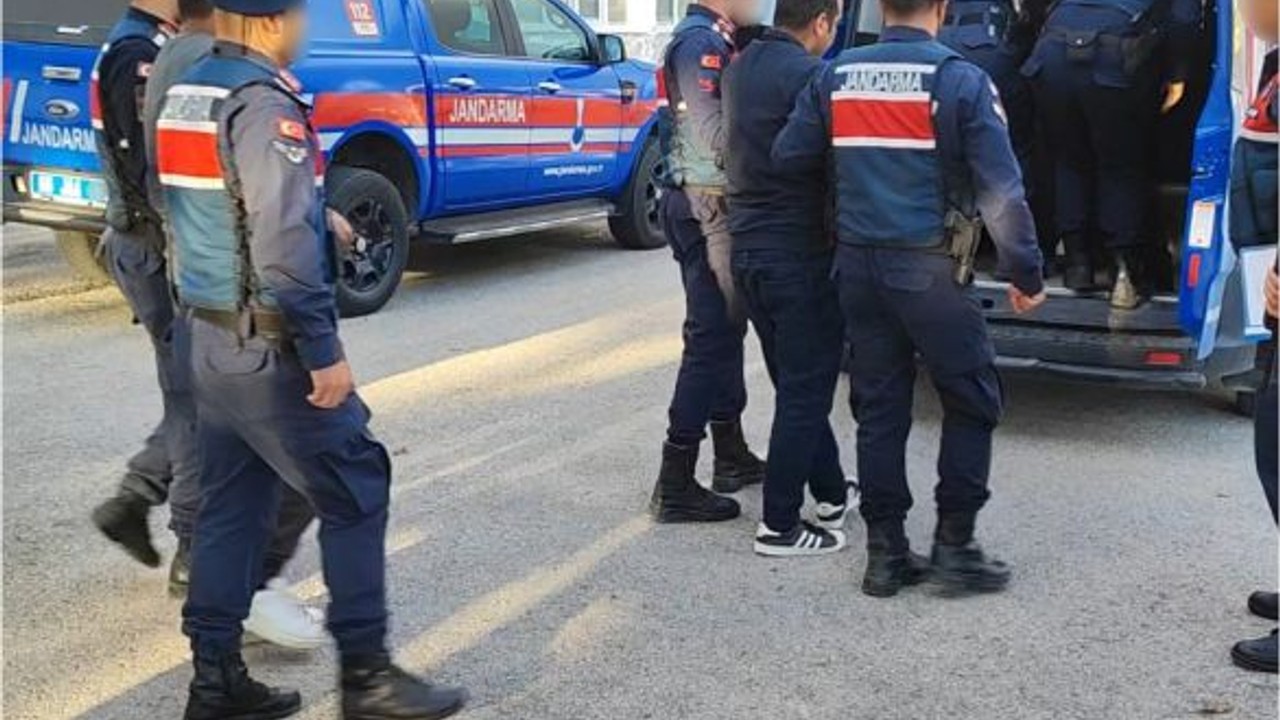 Balıkesir Jandarmasından 7 Şüpheliye 2 Ayrı Operasyon