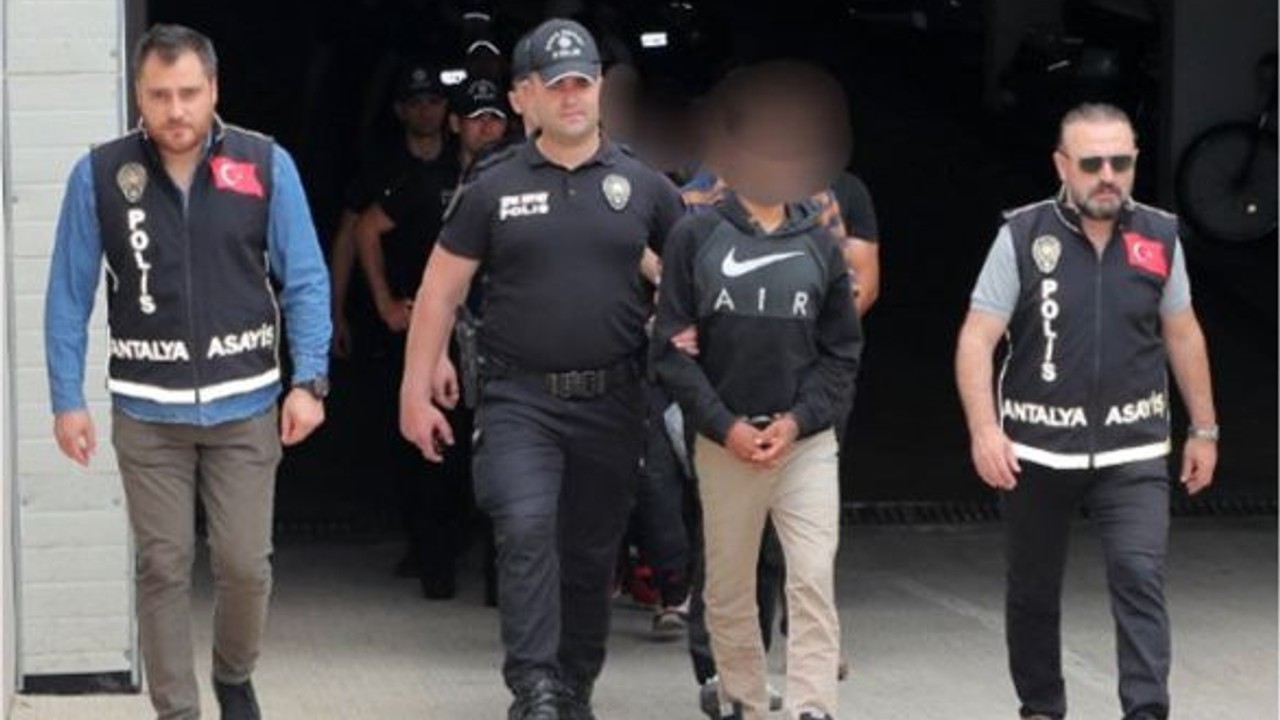 Balıkesir'de 24 Aranan Şahsa Operasyon