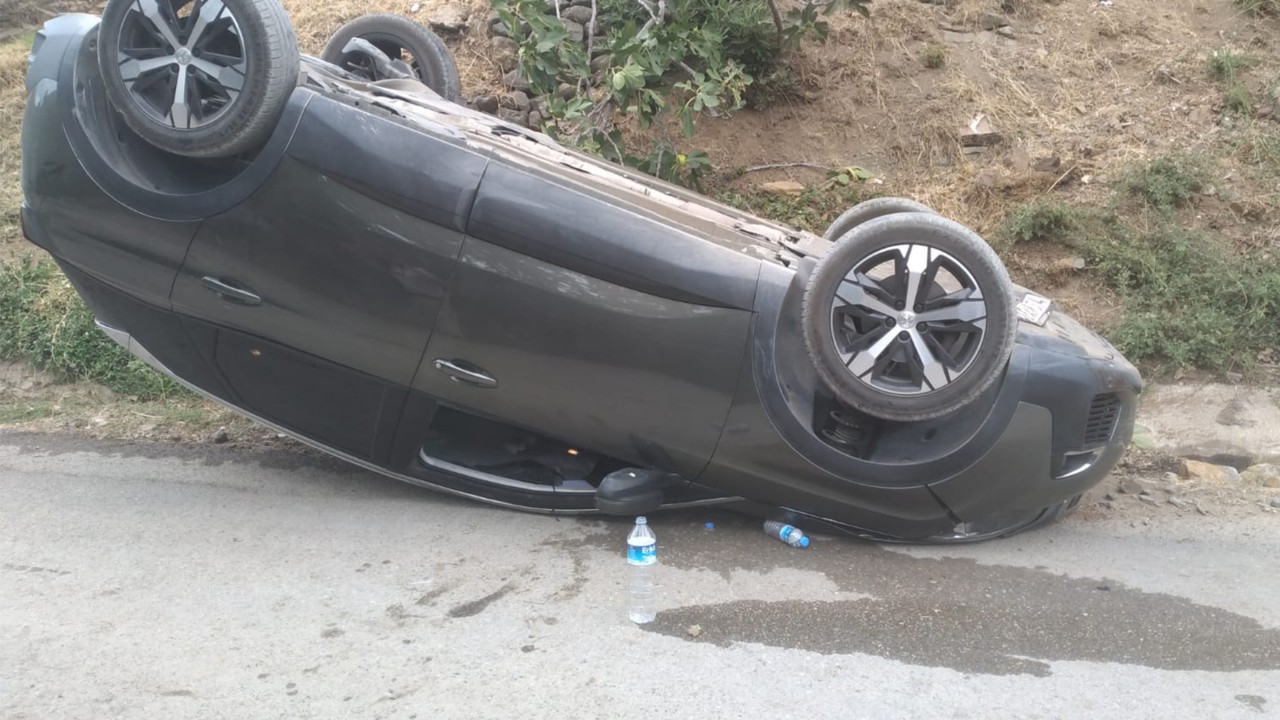 Balıkesir'de Otomobil Devrildi : 5 Kişi Yara Aldı