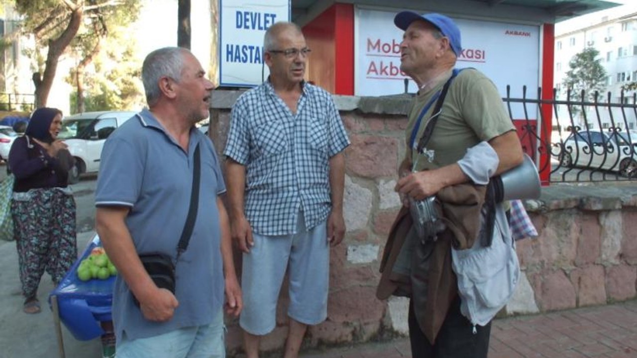 Balıkesir'in Aşık Mustafa'sı : Türkülerle Ayakta Duruyor