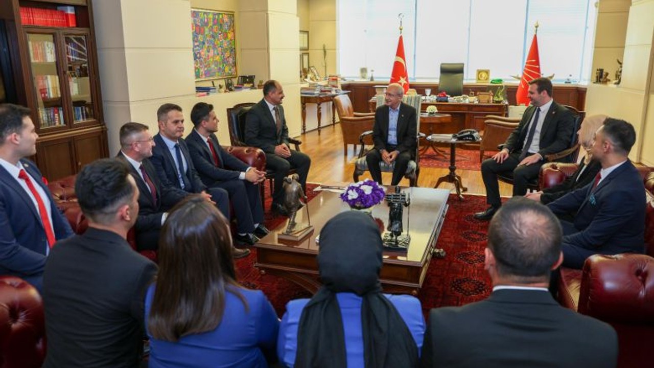 CHP'li Kılıçdaroğlu Atanamayan Uzman Çavuşlarla Bir Araya Geldi
