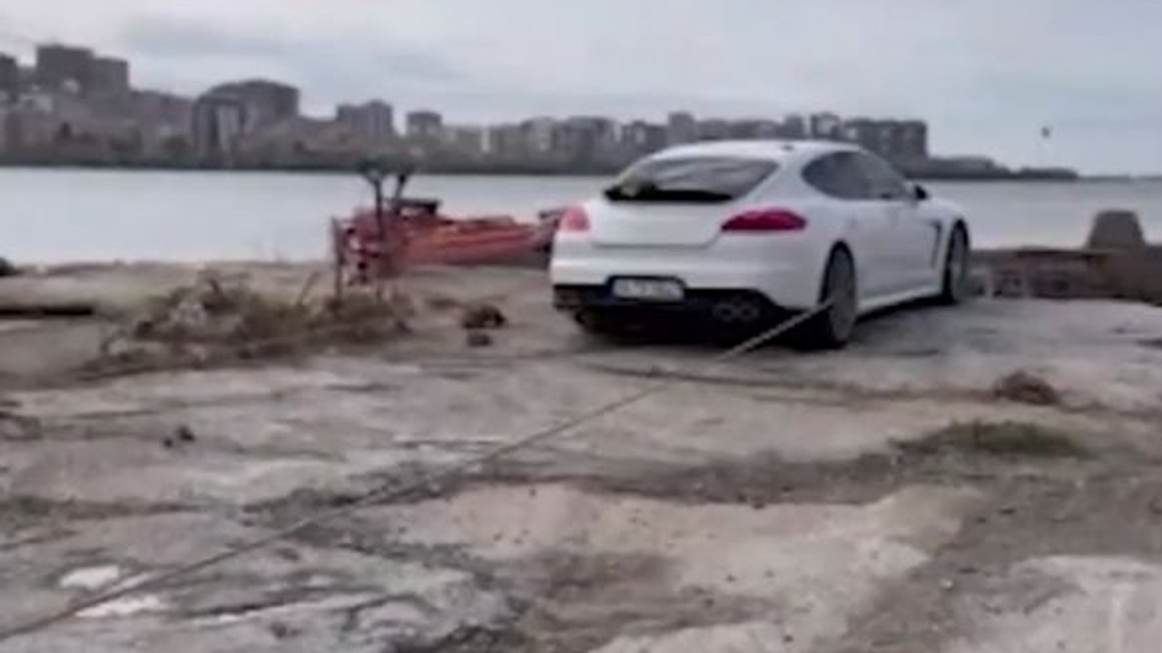 Felaket Sonrası Milyonluk Araçlara İlginç Çözüm !