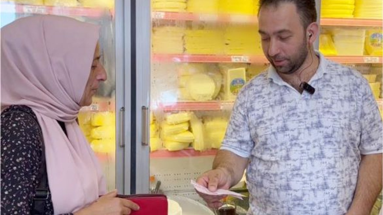Fıkra Gibi Dükkan ! İçeri Giren Gülmekten Kendini Alamıyor