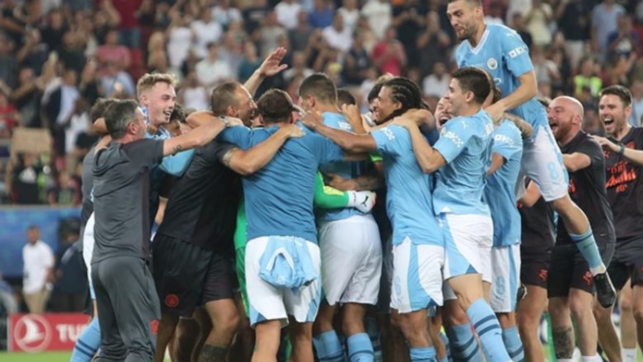 Premier Lig Şampiyonu Manchester City Liderlik Koltuğunda