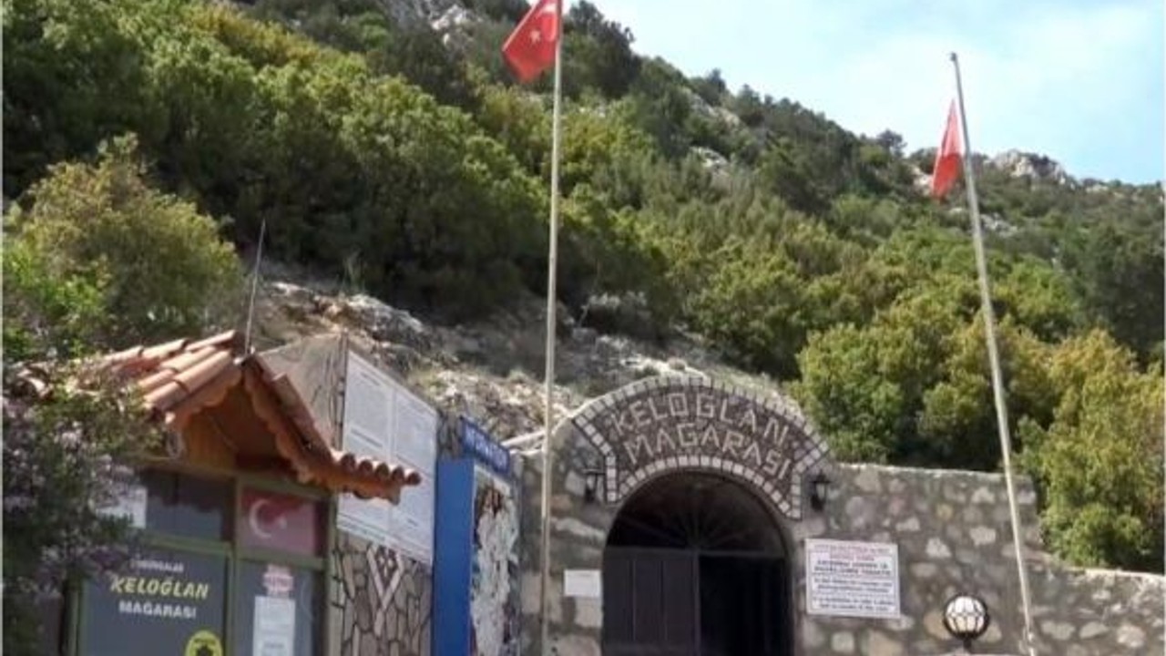 Saçıyla Sorunu Olan Keloğlan Mağarasına Koşuyor