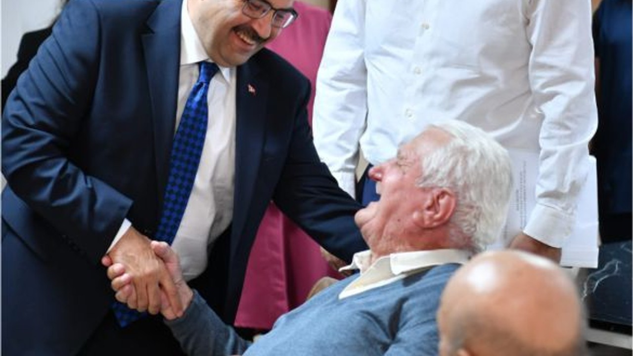 Vali Ustaoğlu Dünya Yaşlılar Günü'nde Yaşlılara Vefa Borcumuzu Hatırlattı