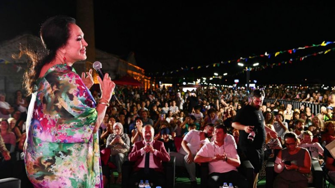 Yeşil Çamın Sultanı Türkan Şoray Balıkesirlileri Sesiyle Büyüledi