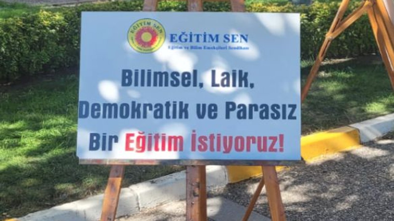 Eğitim-Sen'den Eğitimde Laiklik için İmza Standı
