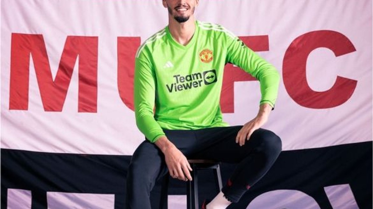 Altay Bayındır, Manchester United'ın Şampiyonlar Ligi kadrosunda