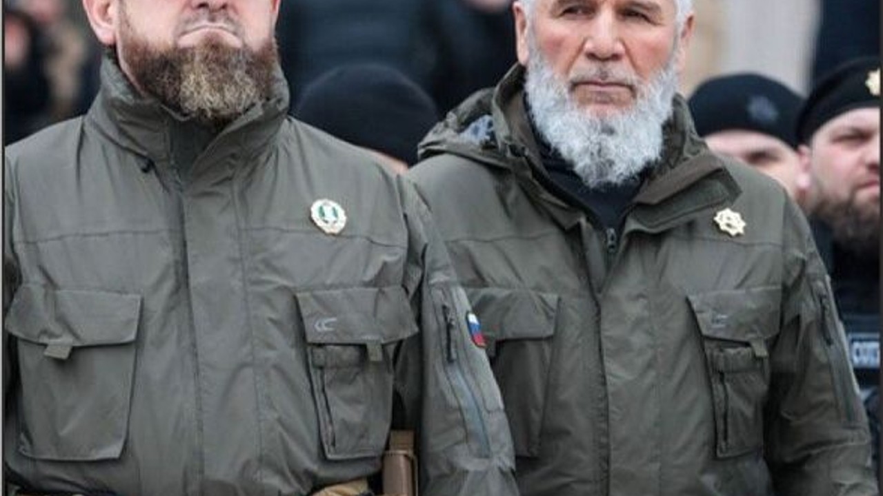 Cumhurbaşkanının Oğlu, Kur’an-ı Kerim’i Yakan Kişiyi Dövdü