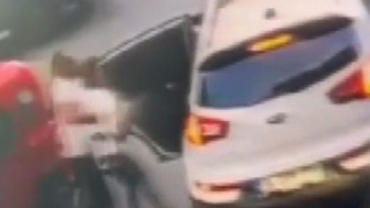 Akılalmaz Olay! Yolda Yürüyen Kadını Kaçırdı
