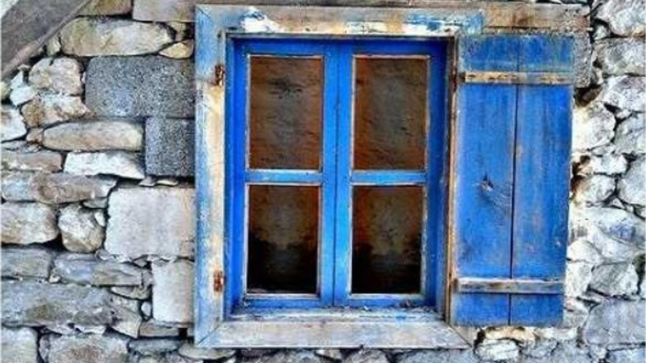 Balıkesir Dursunbey'de 3 katlı kargir bina mahkemeden satılık