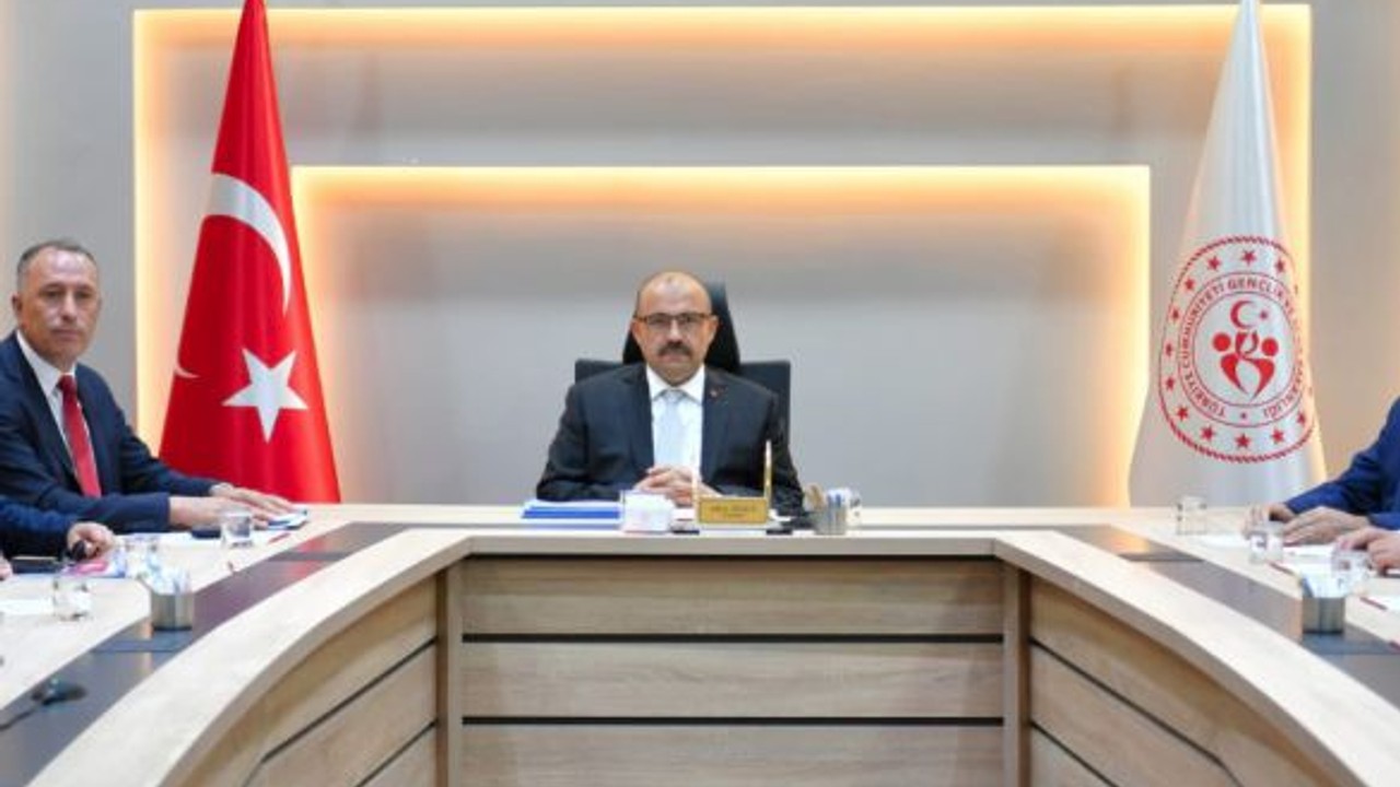 Vali Ustaoğlu'dan Gençlik ve Spor İl Müdürlüğüne Ziyaret