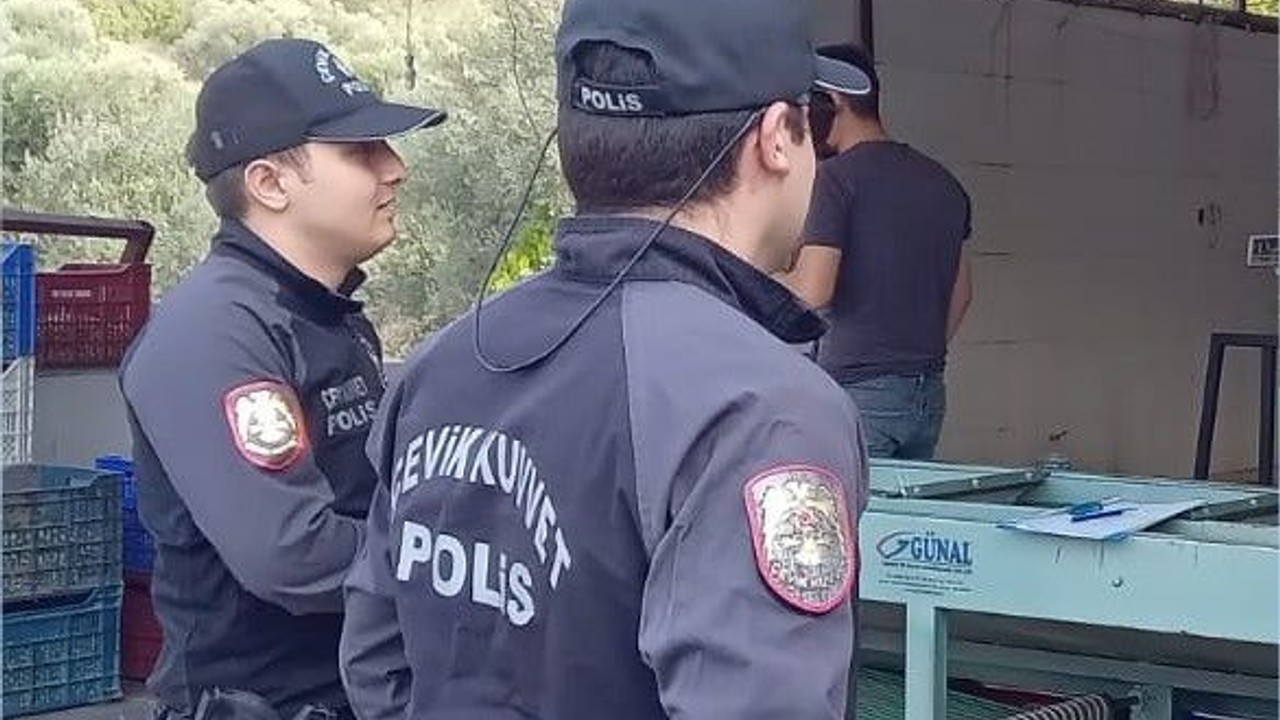 Balıkesir Polisini Görünce Çuvalı Bırakıp Kaçtılar