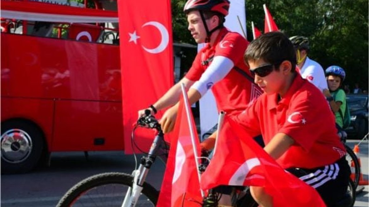 Balıkesir'de Bisiklet Rüzgarı Cumhuriyetin 100. Yılında Esti