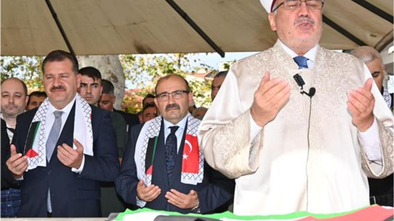 Balıkesir’de Cami Cemaati Filistinliler İçin Dua Etti