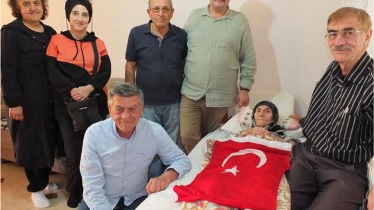 Hanife Varol'un 100. Yaşında Cumhuriyet Sevinci