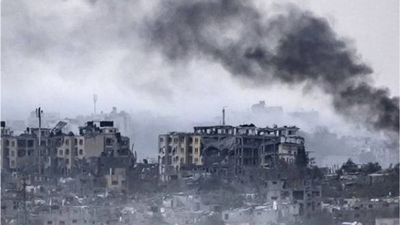 İsrail Kudüs Hastanesi Etrafını Bombaladı