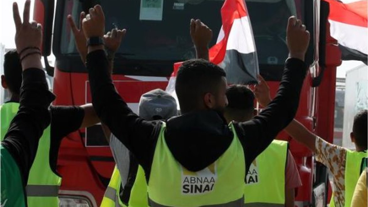 Gazze Sınır Kapısı’ndan ikinci yardım konvoyu geçti