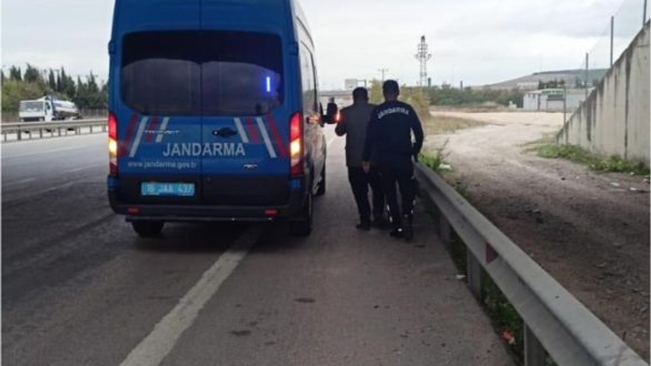 Yolda Arkadaşını Kaybetti! Jandarma Buldu