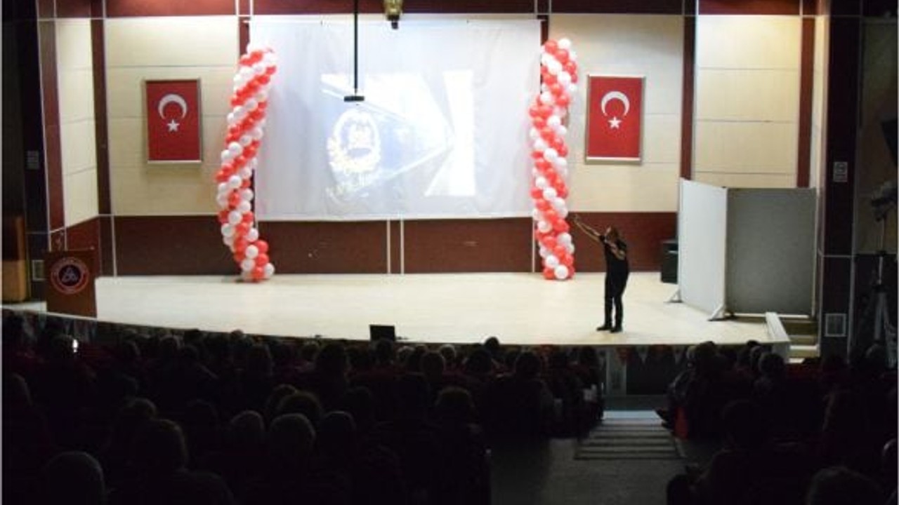 Balıkesir'de 100. Yıla Özel 'Beni Hatırlayınız' Oyunu Sahne Aldı