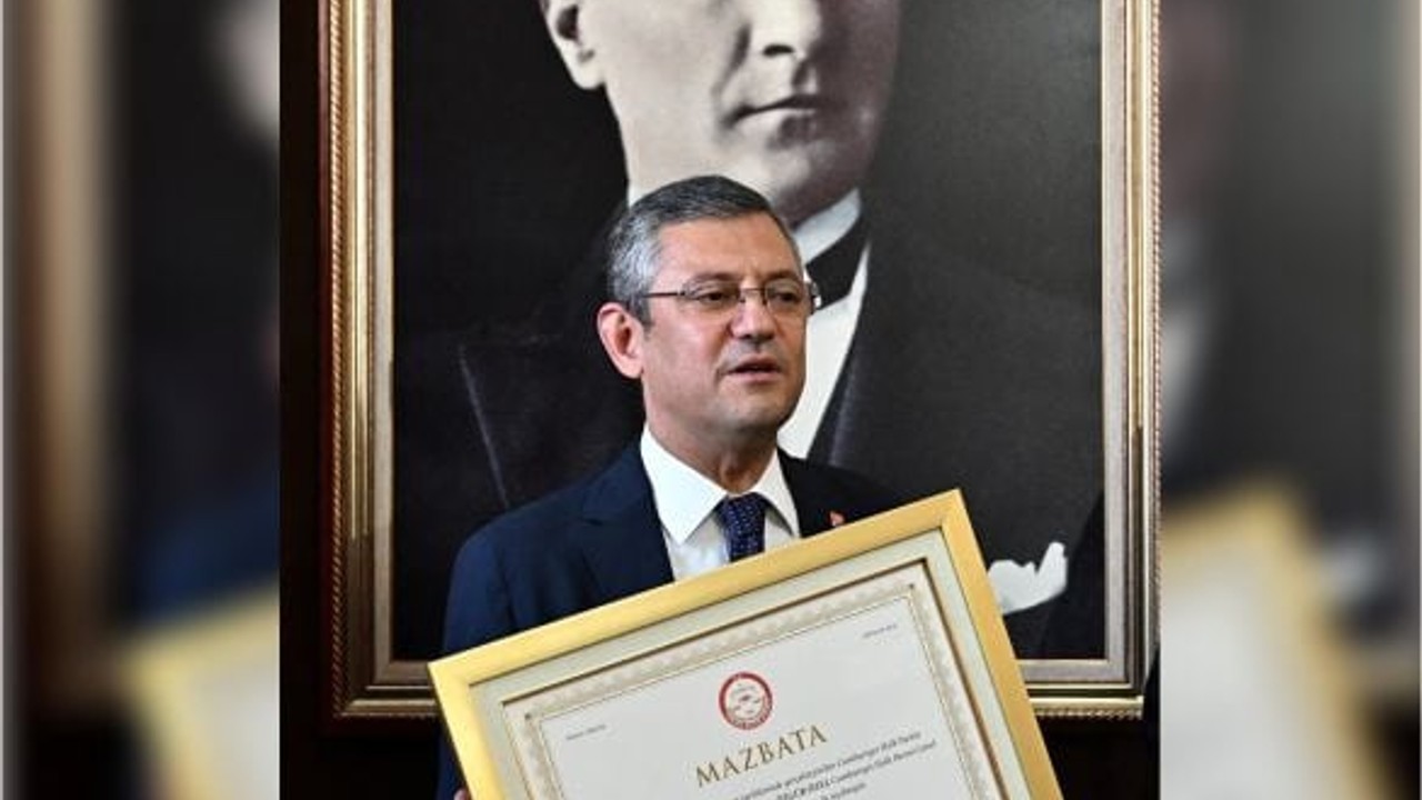 CHP Genel Başkanı Özgür Özel Mazbatasını Aldı