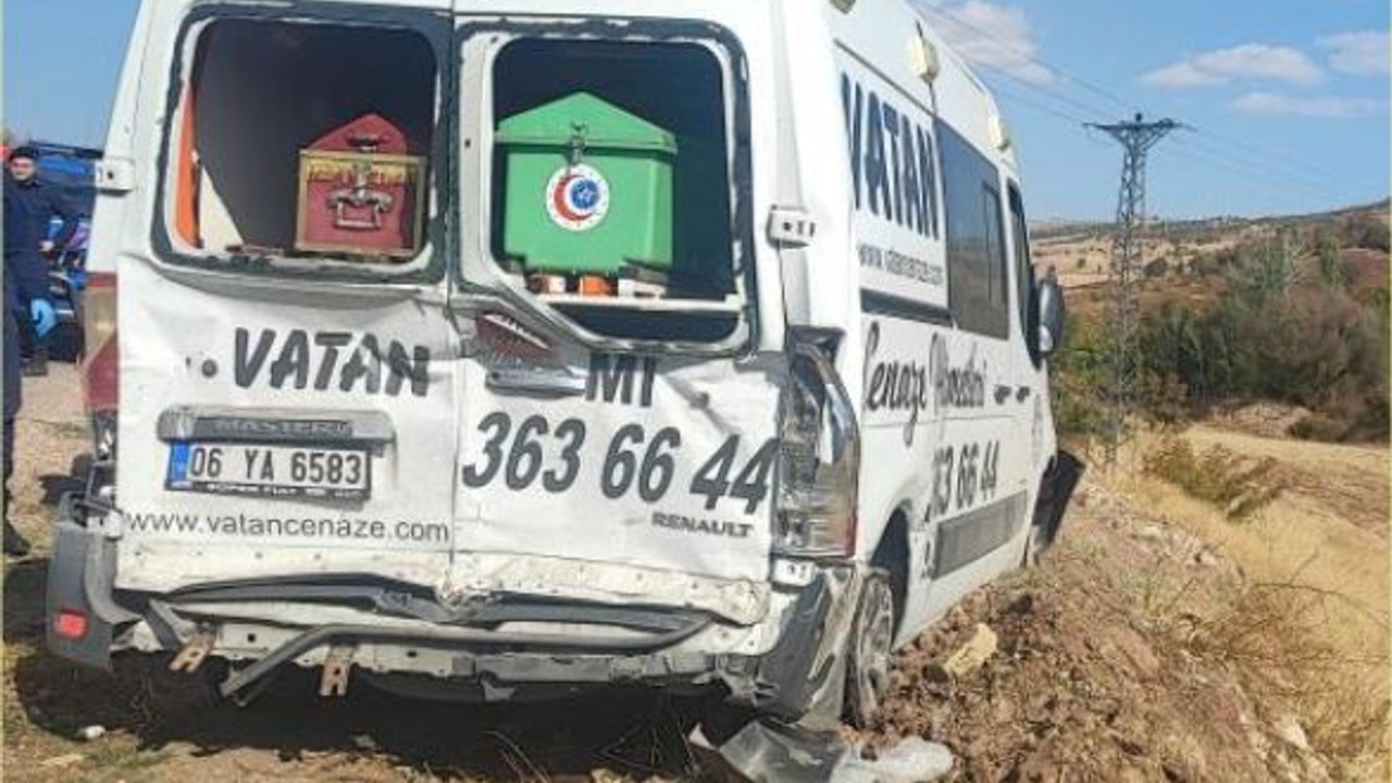 Cenaze Aracını Cenaze İle Birlikte Kaçırdı
