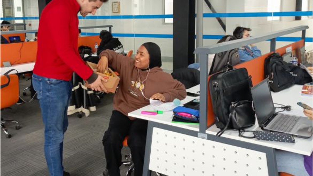 Vize Haftasına Hazırlanan Öğrencilere Sürpriz