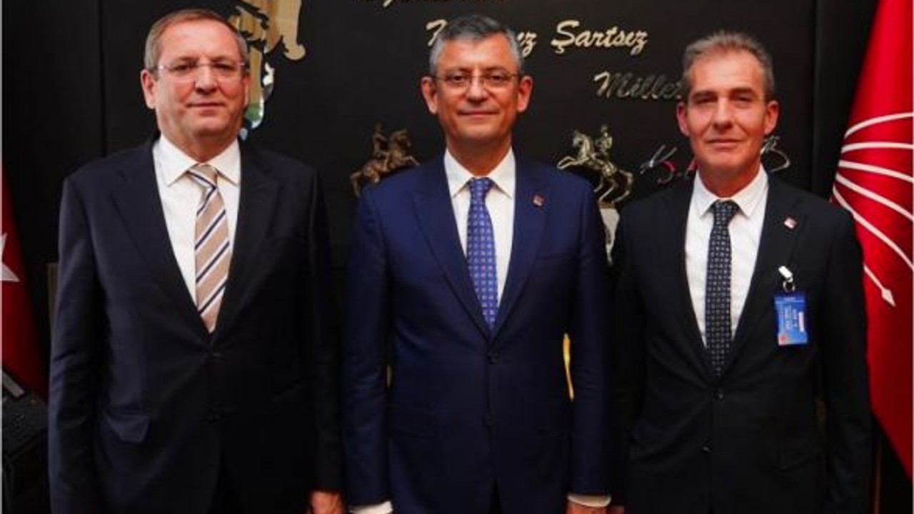 CHP Genel Başkanı Özel Ayvalık'ın Geleceğini Masaya Yatırdı