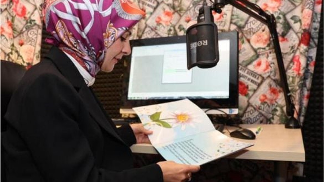Bakan Göktaş çocuklar için kitap seslendirdi