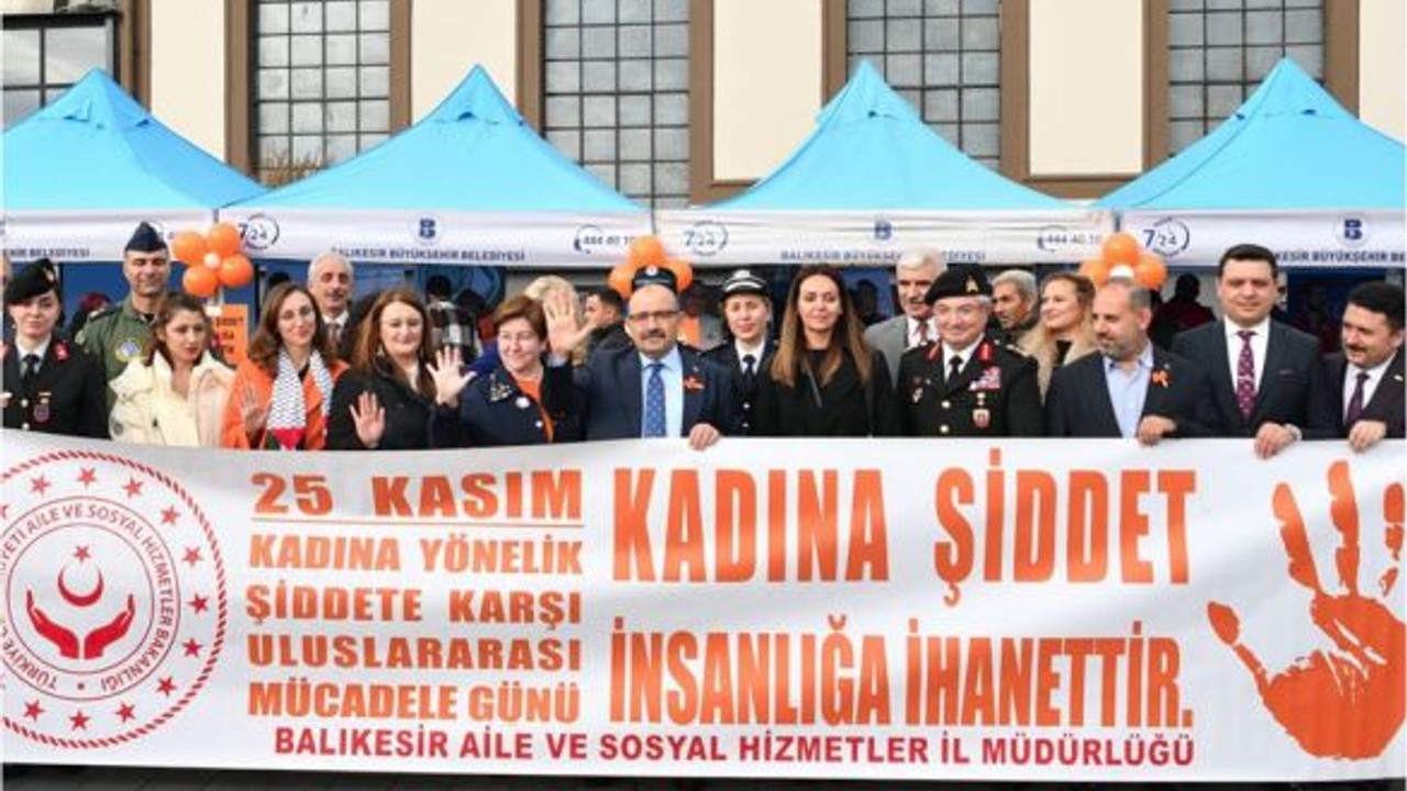 Balıkesir Meydanında Kadın Haklarına Güçlü Duruş