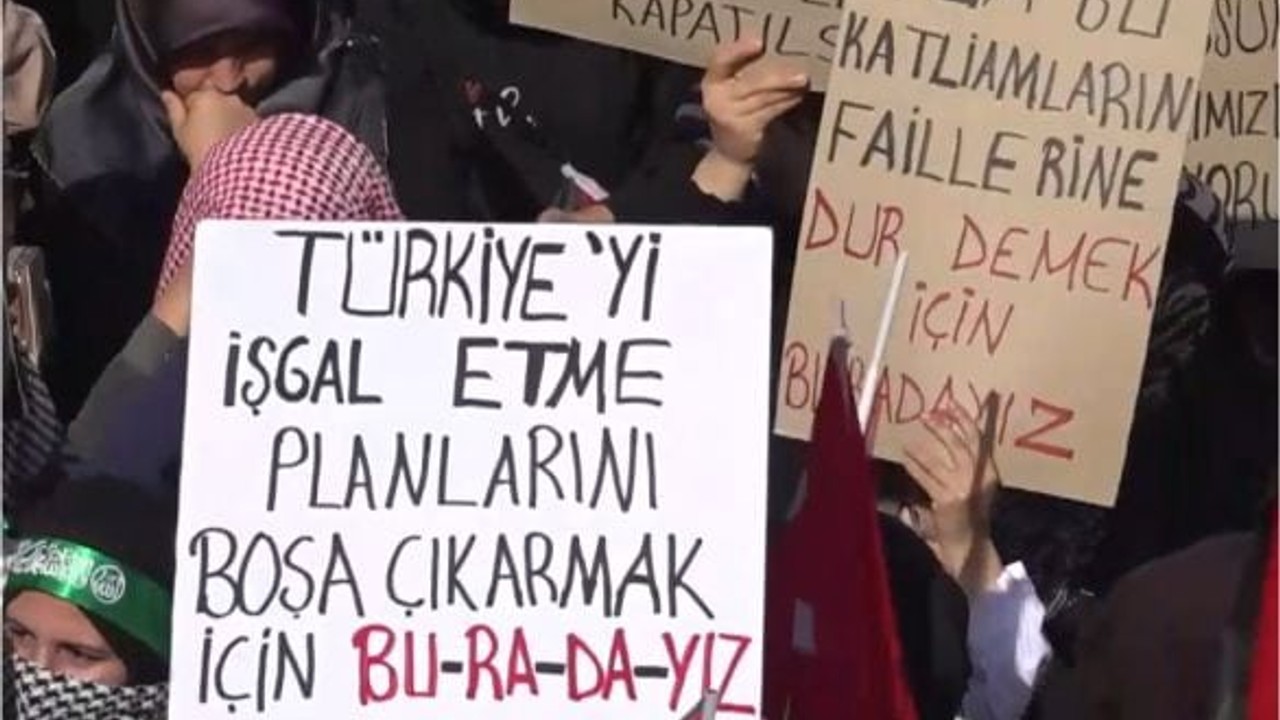 İHH'nın "Filistin İçin Özgürlük Konvoyu" İncirlik Üssü önüne geldi