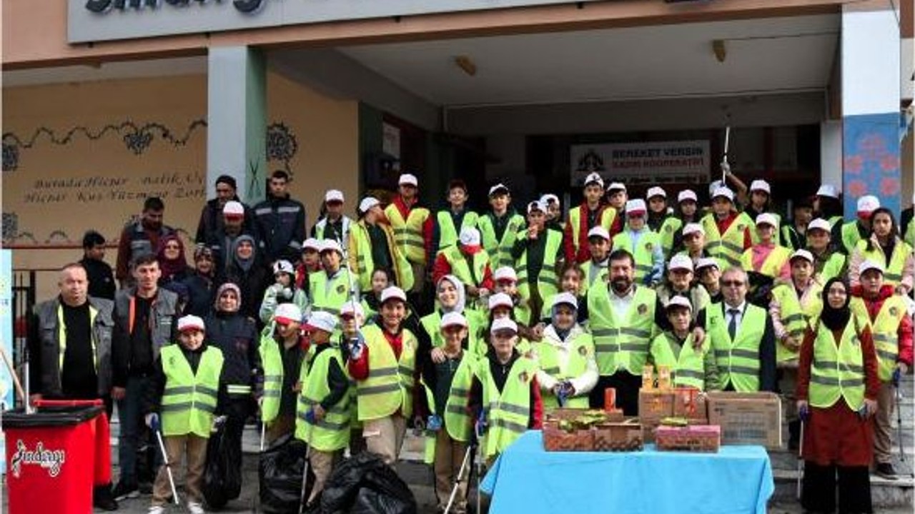Sındırgı'nın Protokol ve Öğrencileri Bir Araya Geldi