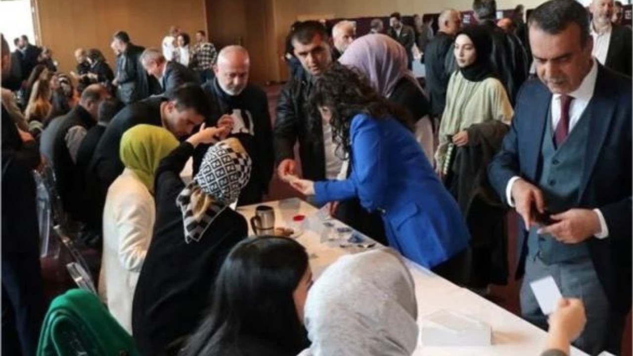 AK Parti Üyeleri Bugün Sandık Başında