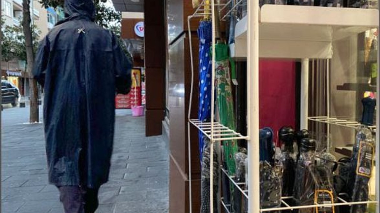 Balıkesir'de Güncel Yağmurluk ve Şemsiye Fiyatları