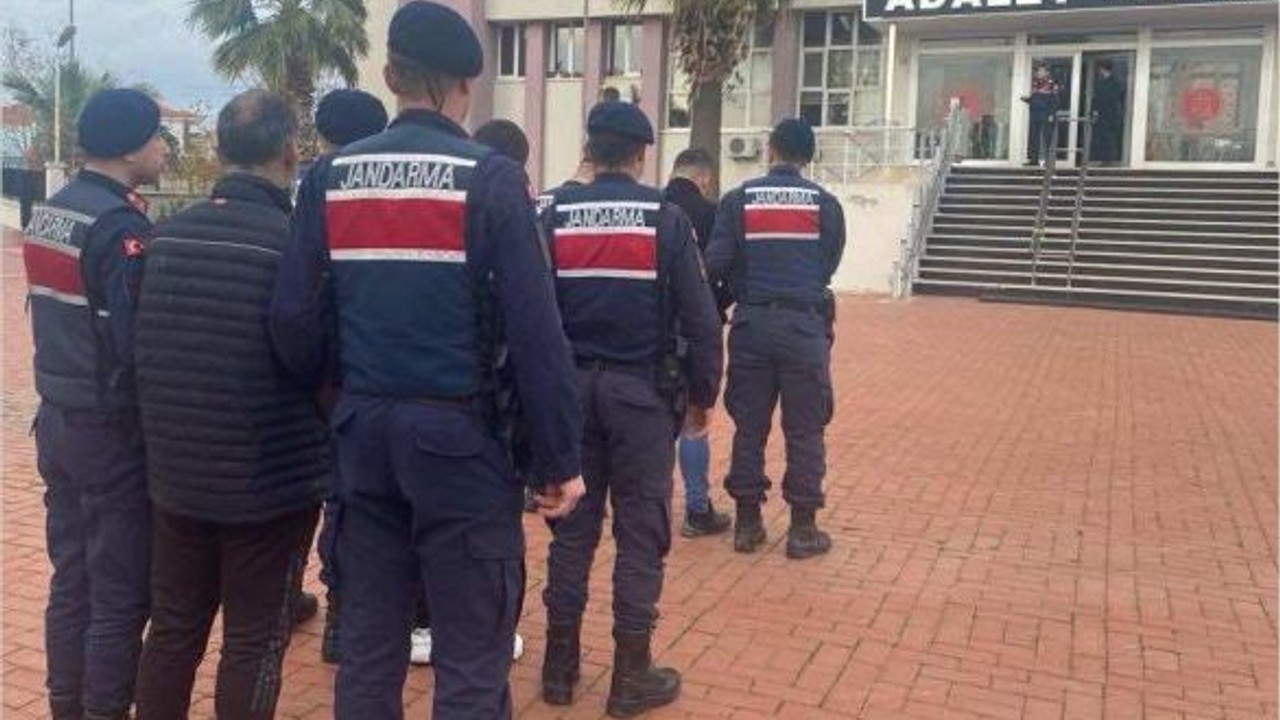 6 Göçmen Kaçakçısı Suç Aletleri İle Yakayı Ele Verdi