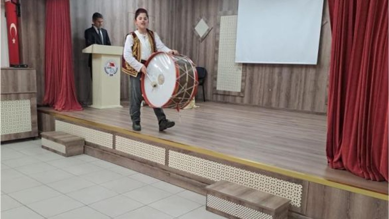 Edremit Mehmet Akif Ersoy'u Andı