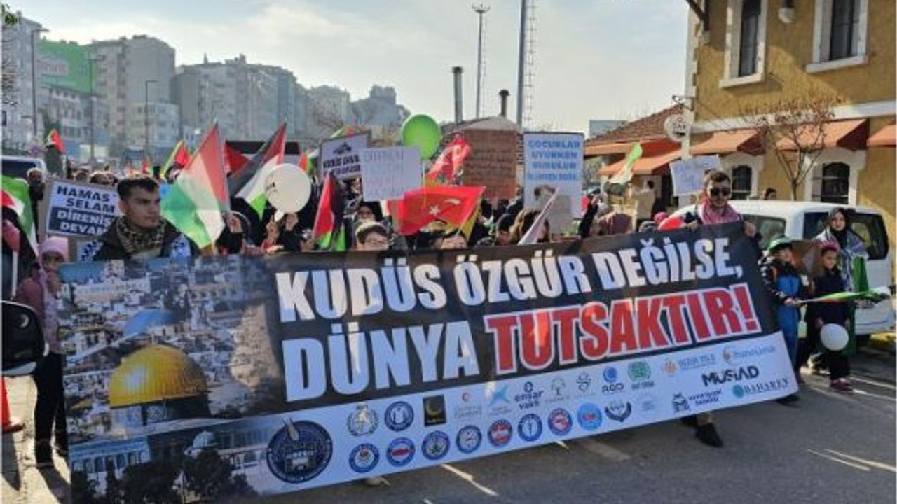 İnsan Hakları Gününde Bandırma'da Filistin İçin Yürüyüş