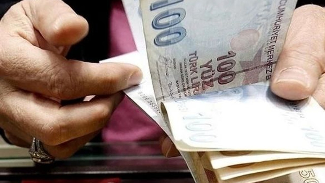 Emeklilere Yılbaşı İkramiyesi Verilecek Mi?